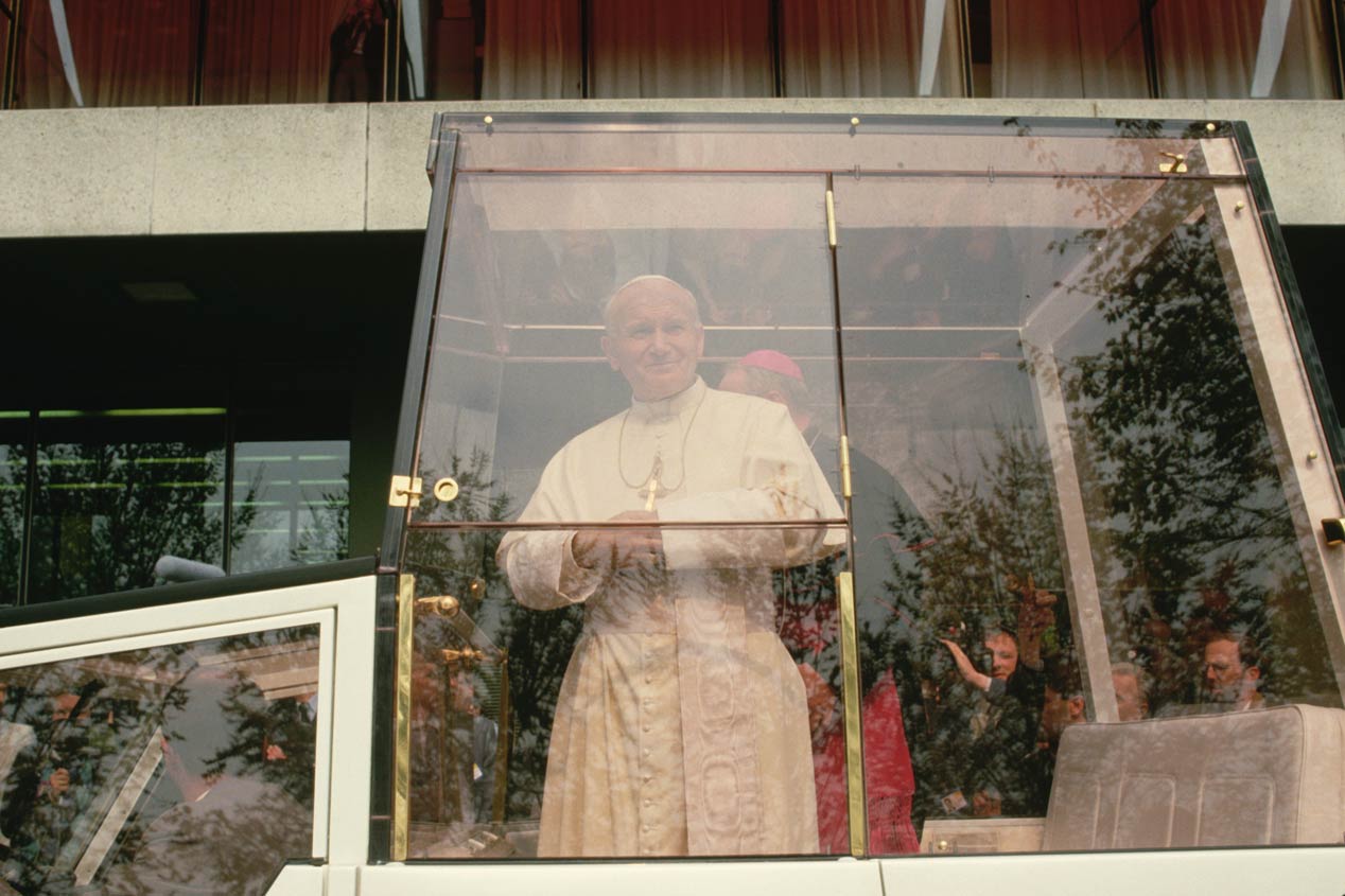 Los papamóviles de la historia