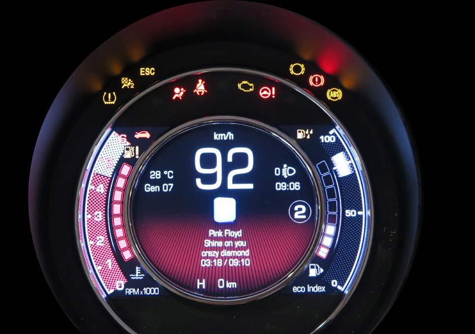 Instrumentación configurable opcional de TFT del Fiat 500