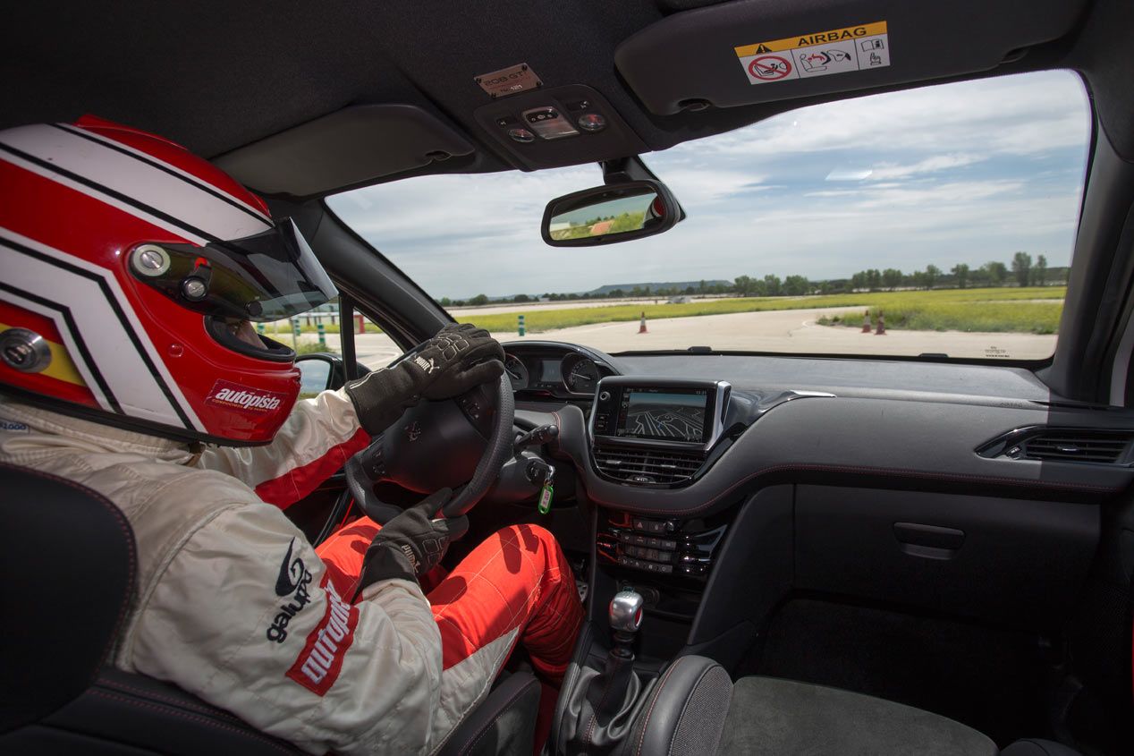 Opel Corsa OPC contra Peugeot 208 GTI 30th