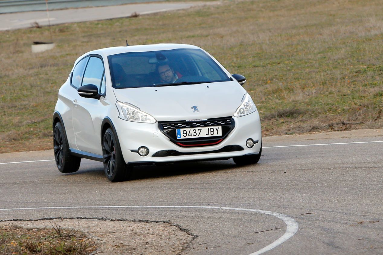 Opel Corsa OPC contra Peugeot 208 GTI 30th