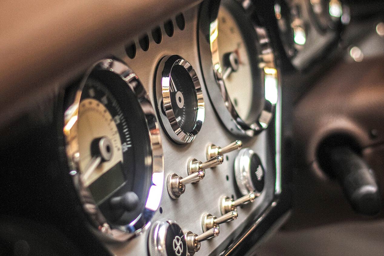Morgan AR Plus 4, deportivo retro y artesanal