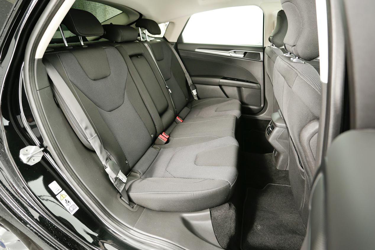 Ford Mondeo 2.0 TDCI 180 CV contra Mazda 6 2.2 Skyactiv-D 175
