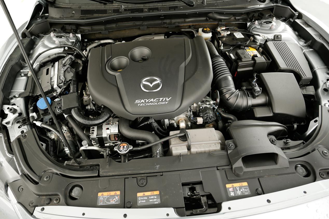 Ford Mondeo 2.0 TDCI 180 CV contra Mazda 6 2.2 Skyactiv-D 175