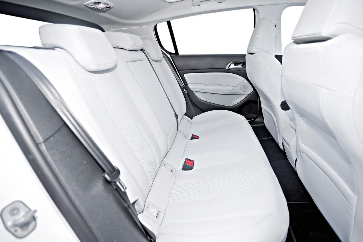 Citroën C4 1.6 BlueHDi contra DS 4 1.6 BlueHDi y Peugeot 308 1.6 BlueHDI