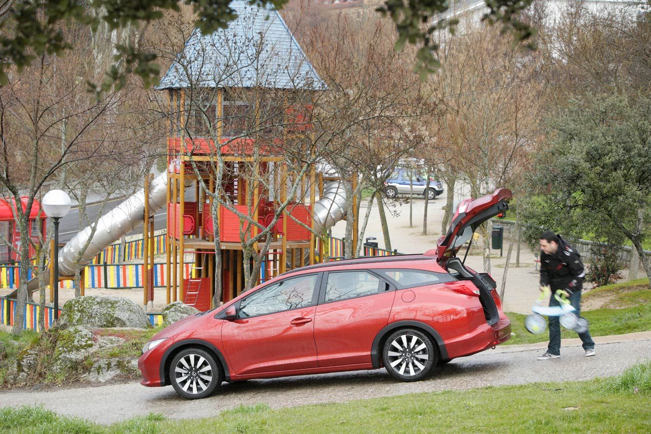 Honda Civic Tourer o Honda CR-V: ¿cuál interesa más?