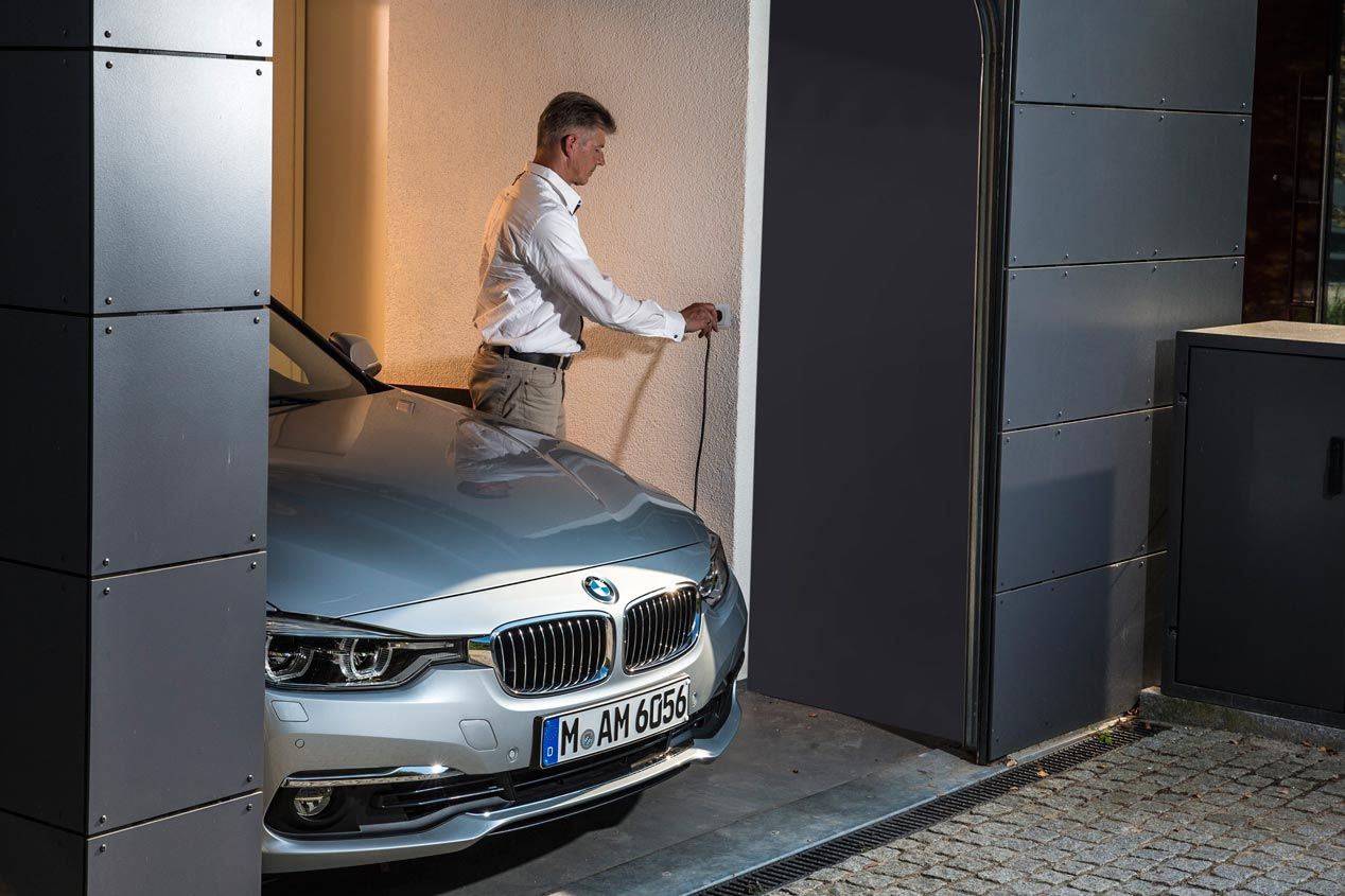 Nuevos BMW 225xe y 330e, la era del híbrido enchufable