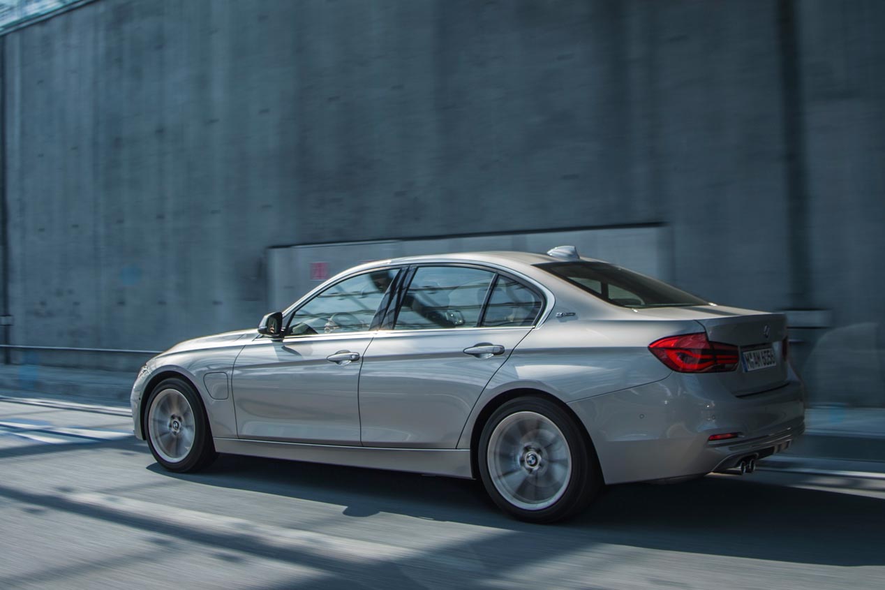 Nuevos BMW 225xe y 330e, la era del híbrido enchufable