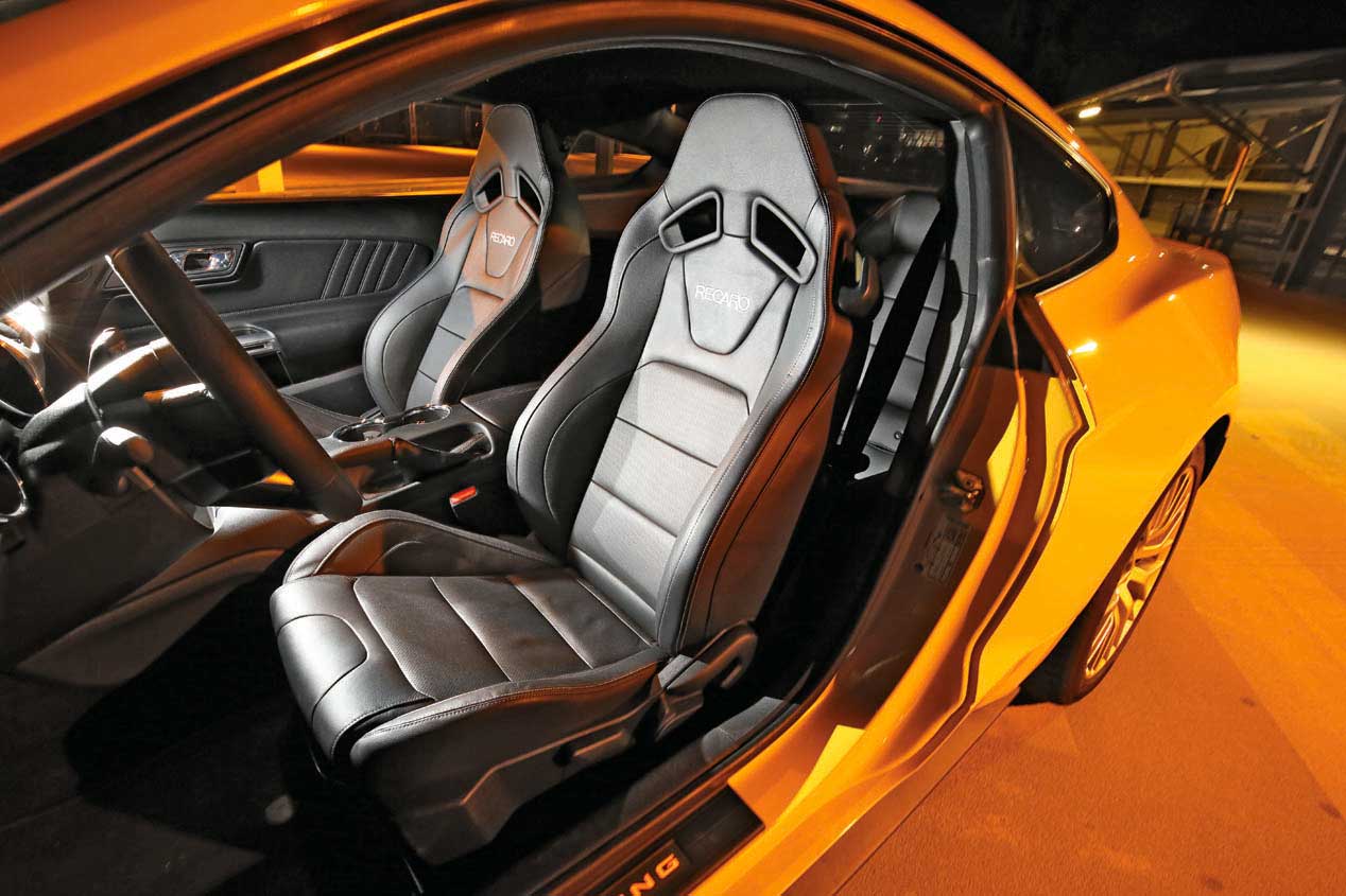 Ford Mustang, ruido y humo