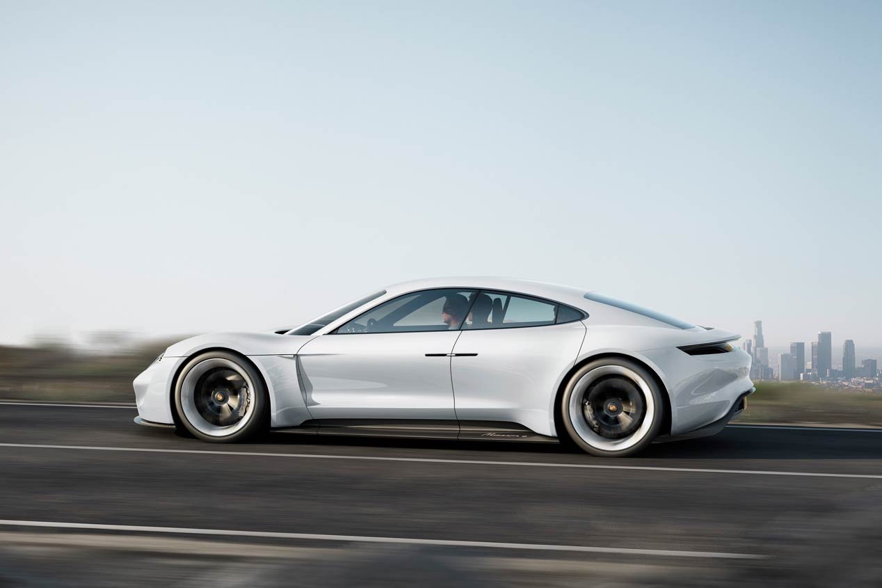 Porsche Mission E, súper misil eléctrico de 600 CV