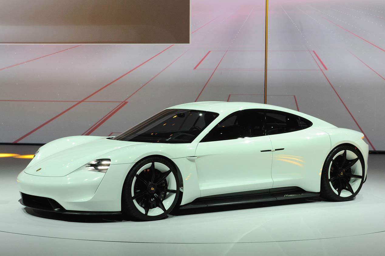 Porsche Mission E, súper misil eléctrico de 600 CV