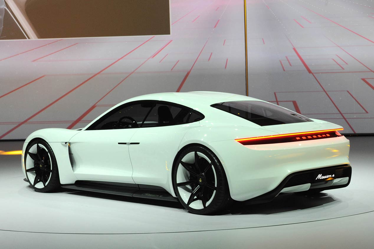 Porsche Mission E, súper misil eléctrico de 600 CV