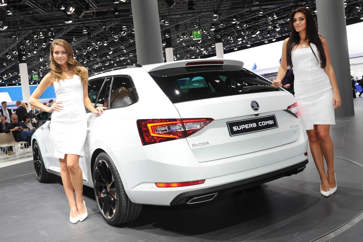 Las chicas más espectaculares del Salón de Frankfurt 2015
