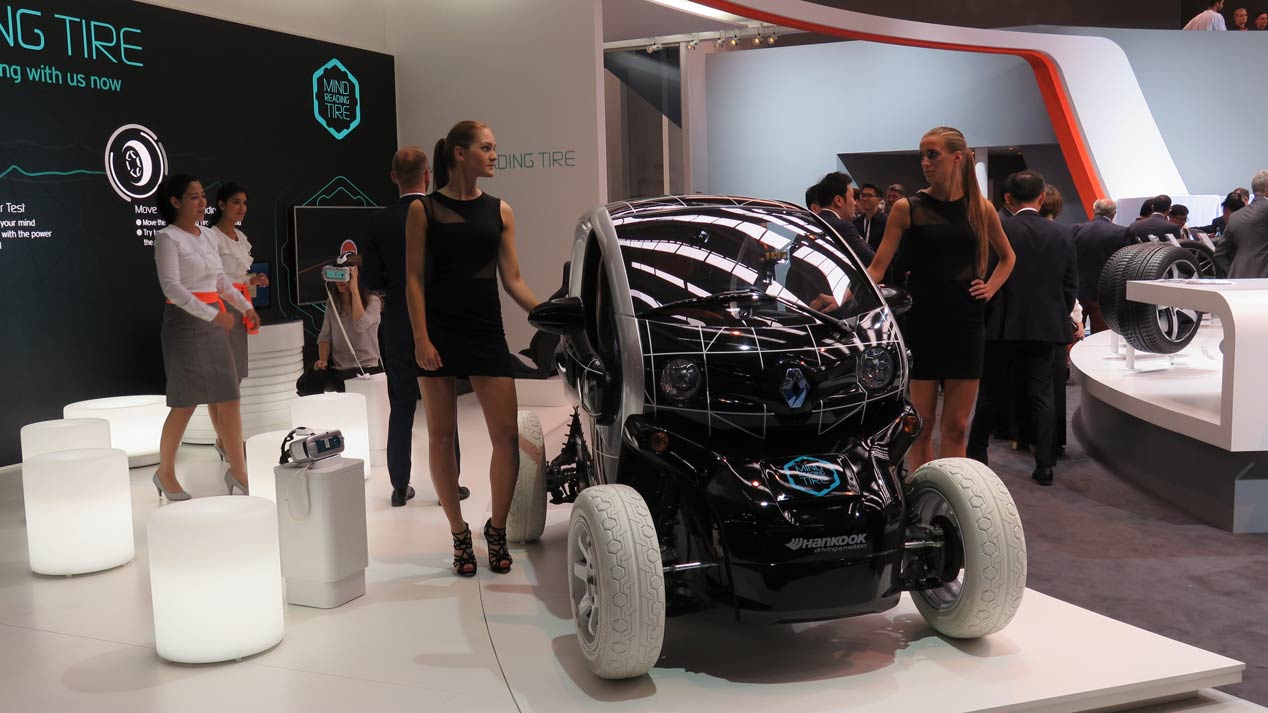 Las chicas más espectaculares del Salón de Frankfurt 2015
