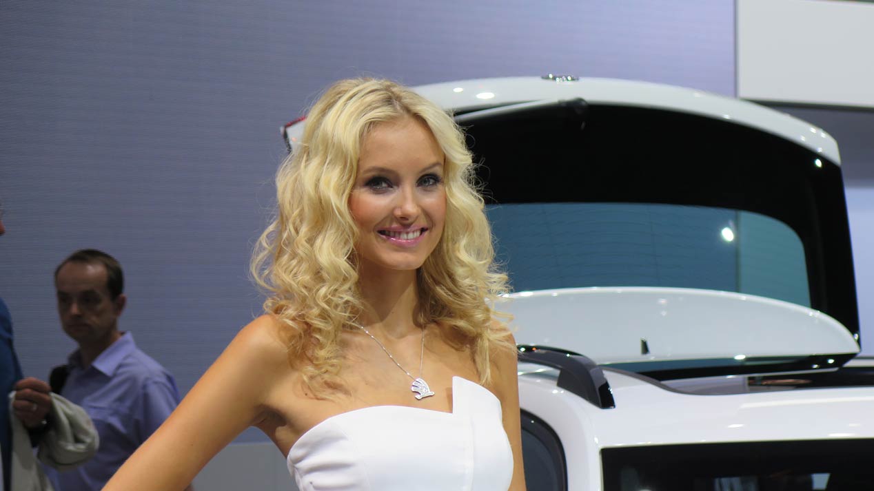 Las chicas más espectaculares del Salón de Frankfurt 2015
