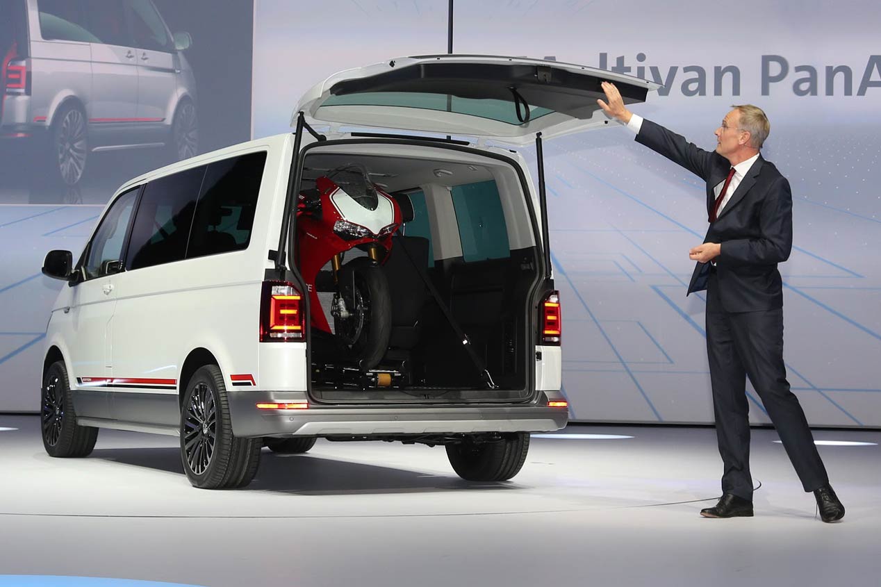 VW Multivan PanAmerican Concept, para llevar tu moto donde quieras