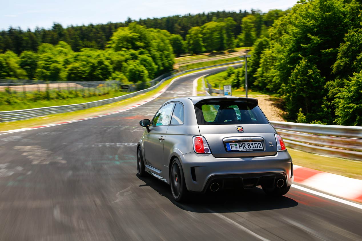 Abarth 695 Esse Esse vs Abarth 695 Biposto