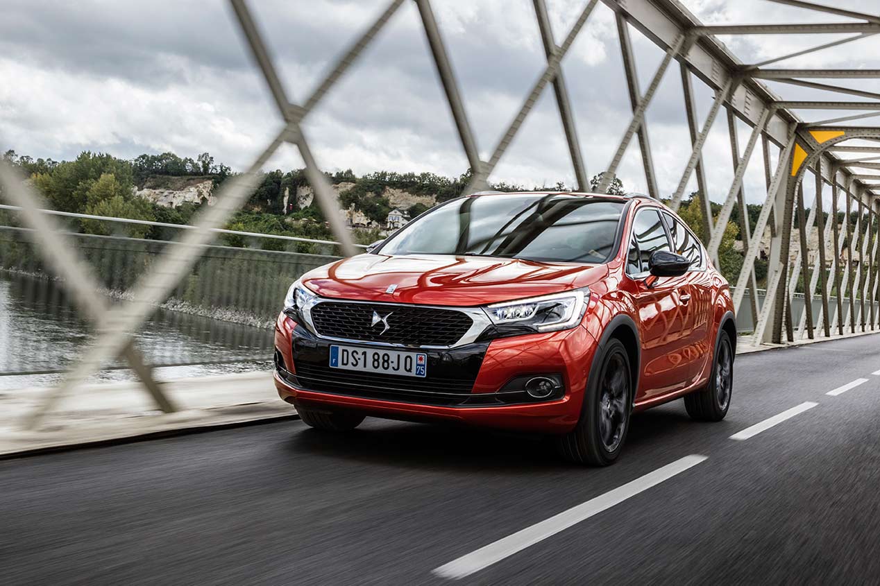 DS 4 Crossback BlueHDI 180 CV, asi es el DS 4 más SUV