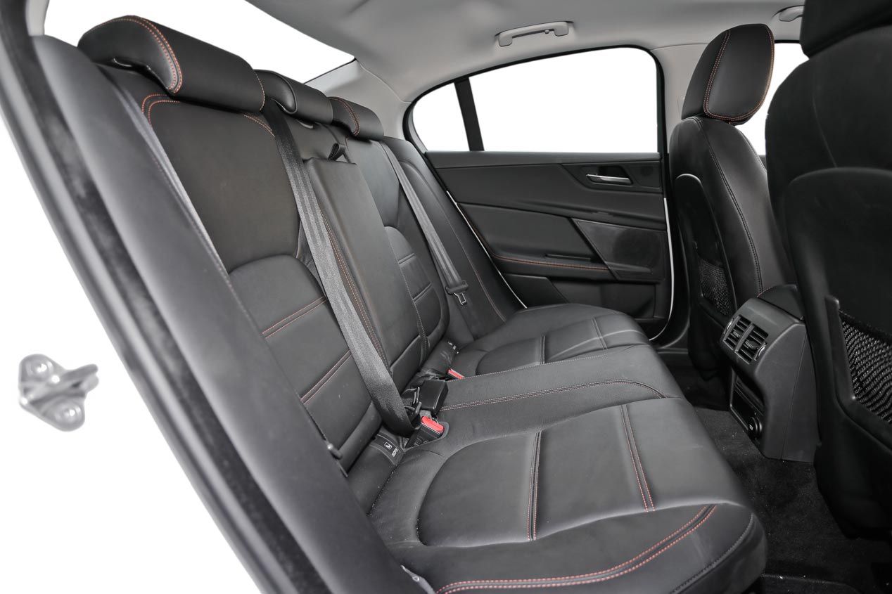 El Jaguar XE 2.0D 180 se enfrenta al Infiniti Q50 2.2D y Opel Insignia 2.0 CDTI
