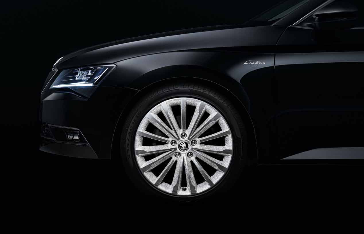 Skoda Superb Black Crystal