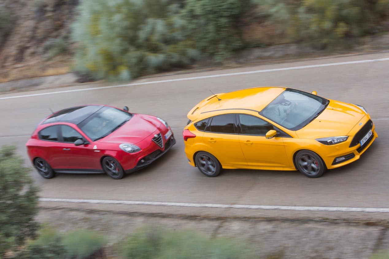 El Alfa Romeo Giulietta Quadrifoglio Verde se enfrenta al Ford Focus ST