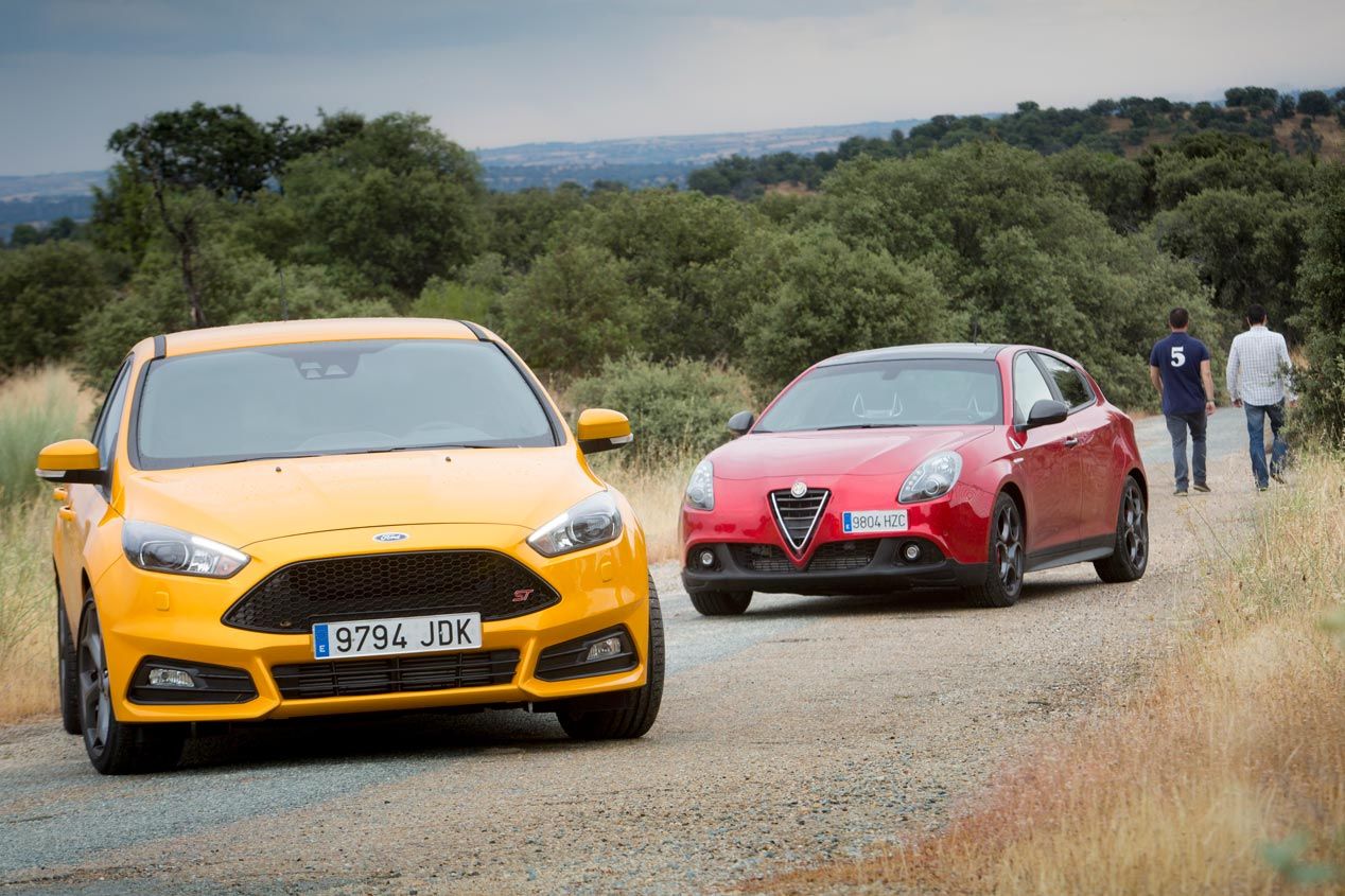 El Alfa Romeo Giulietta Quadrifoglio Verde se enfrenta al Ford Focus ST