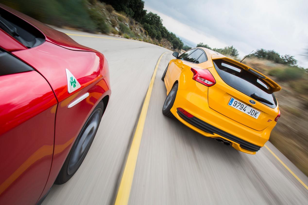 El Alfa Romeo Giulietta Quadrifoglio Verde se enfrenta al Ford Focus ST