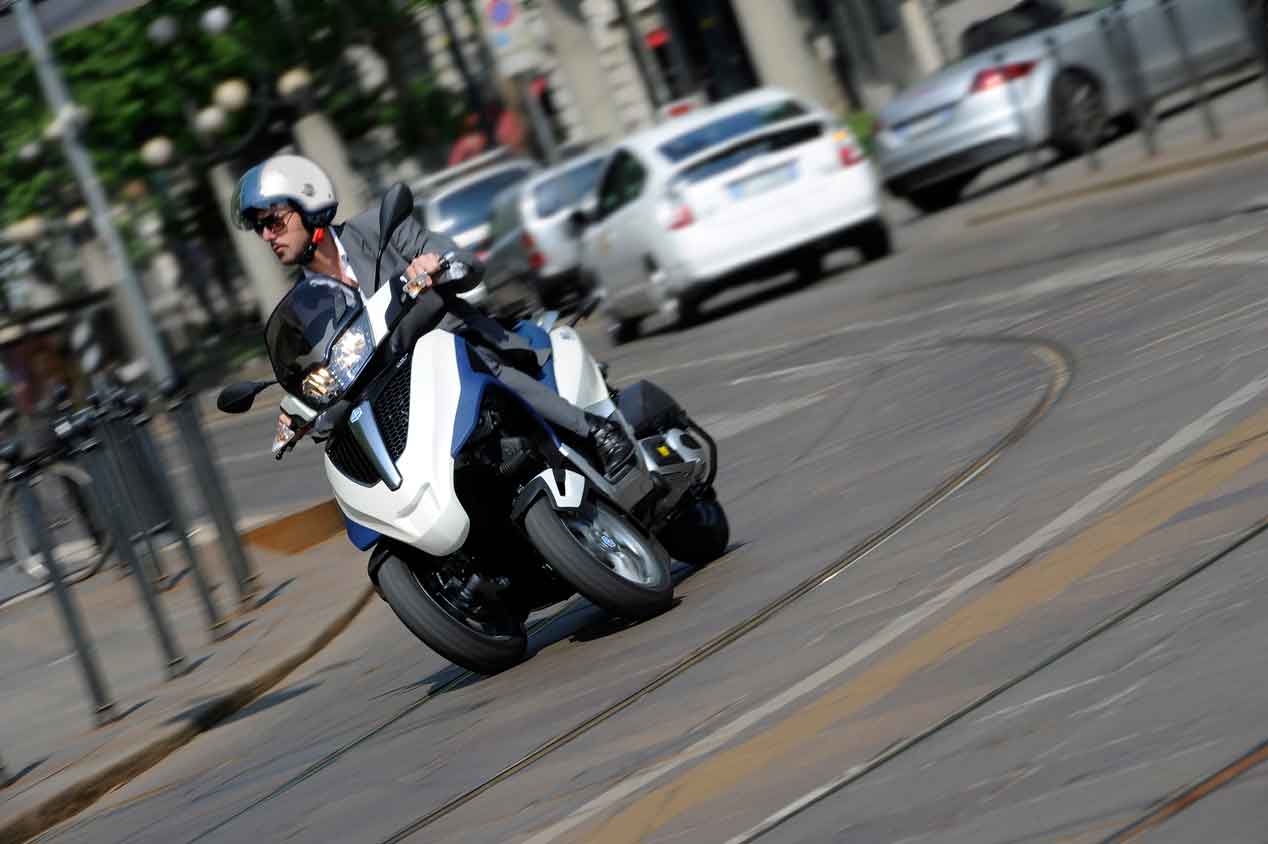 Conducir motos con carné de coche: alternativas diferentes