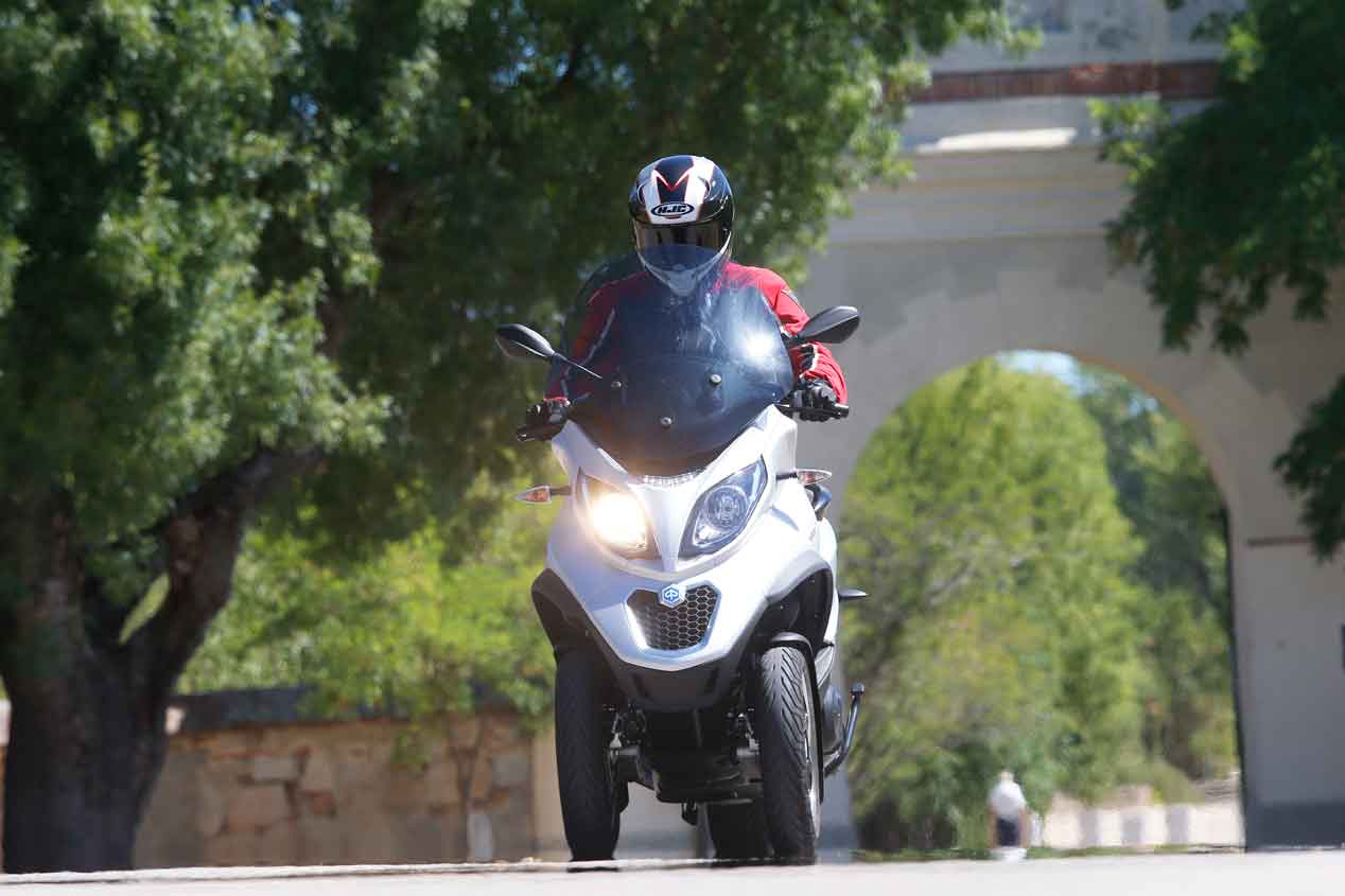 Conducir motos con carné de coche: alternativas diferentes