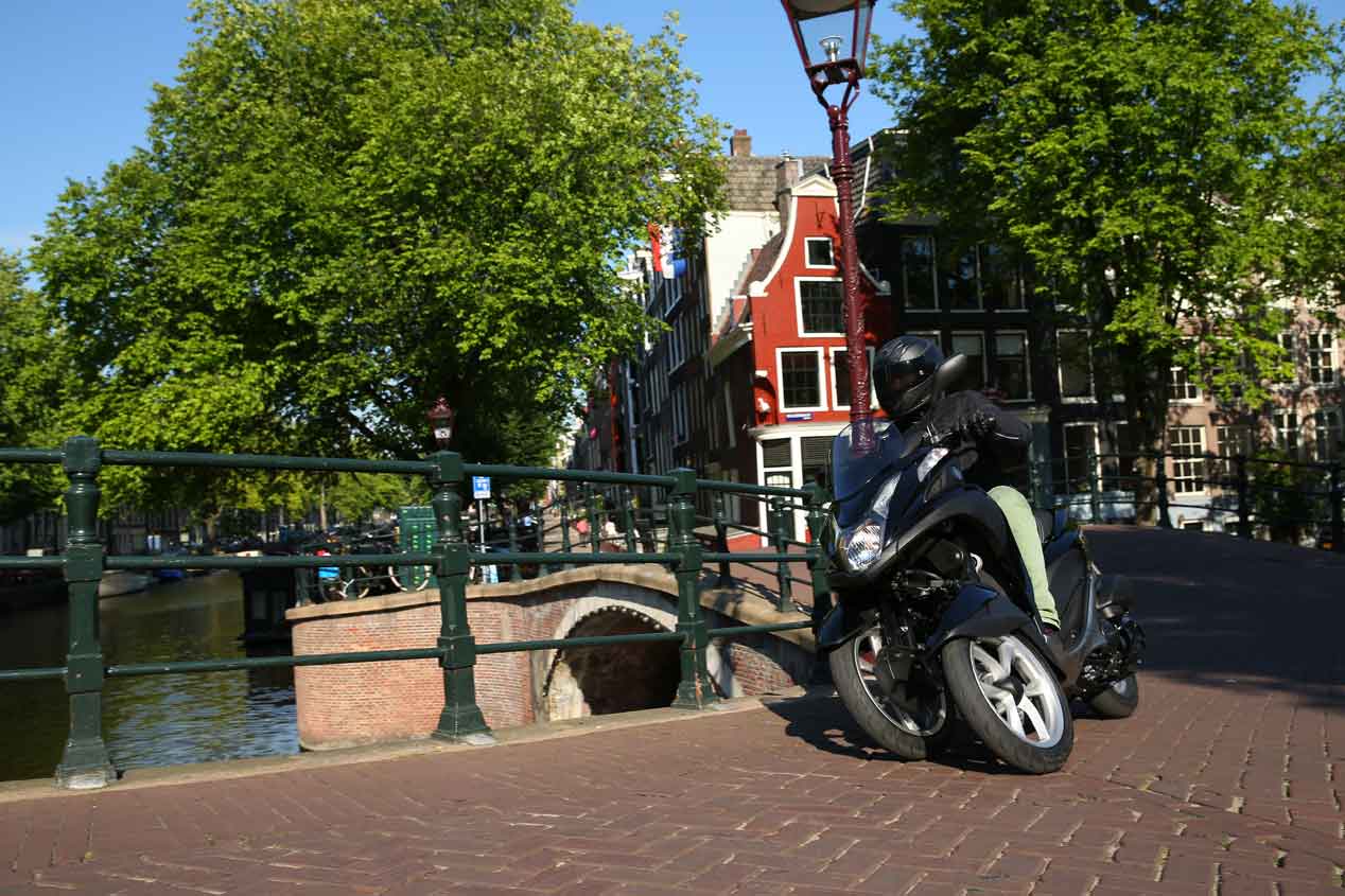 Conducir motos con carné de coche: alternativas diferentes
