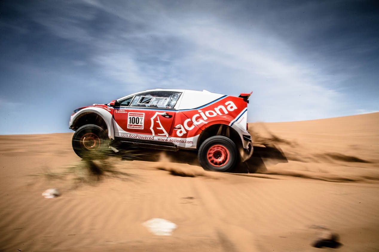 El coche eléctrico de Acciona para el Dakar 2016