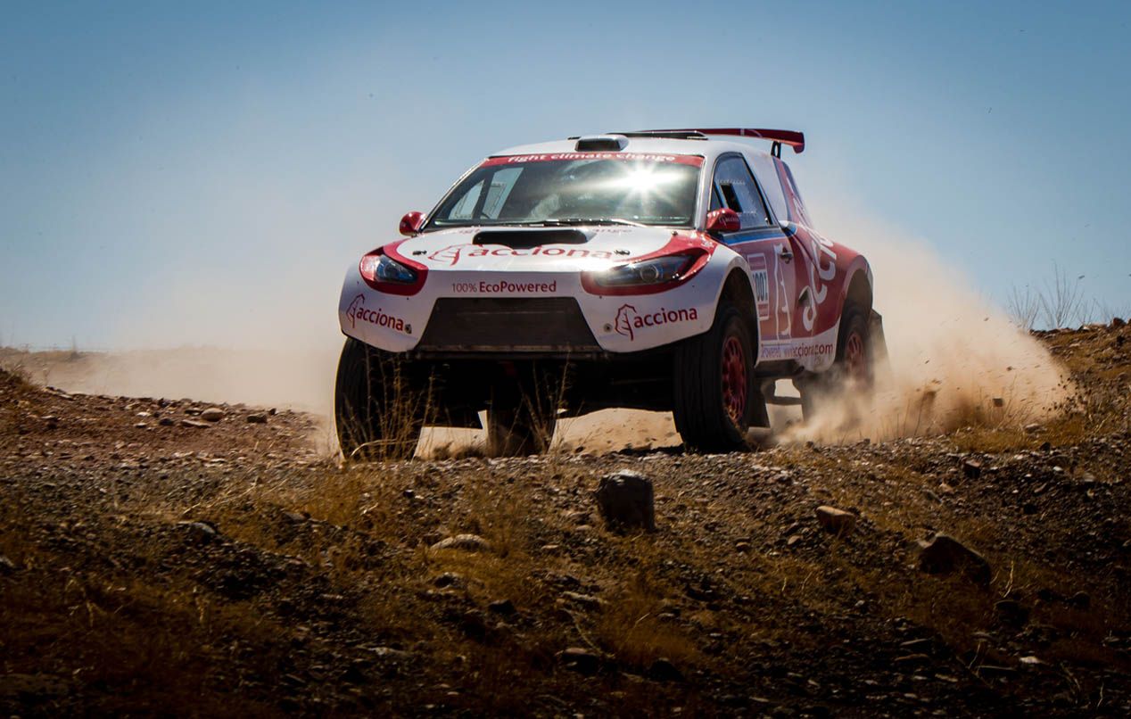 El coche eléctrico de Acciona para el Dakar 2016