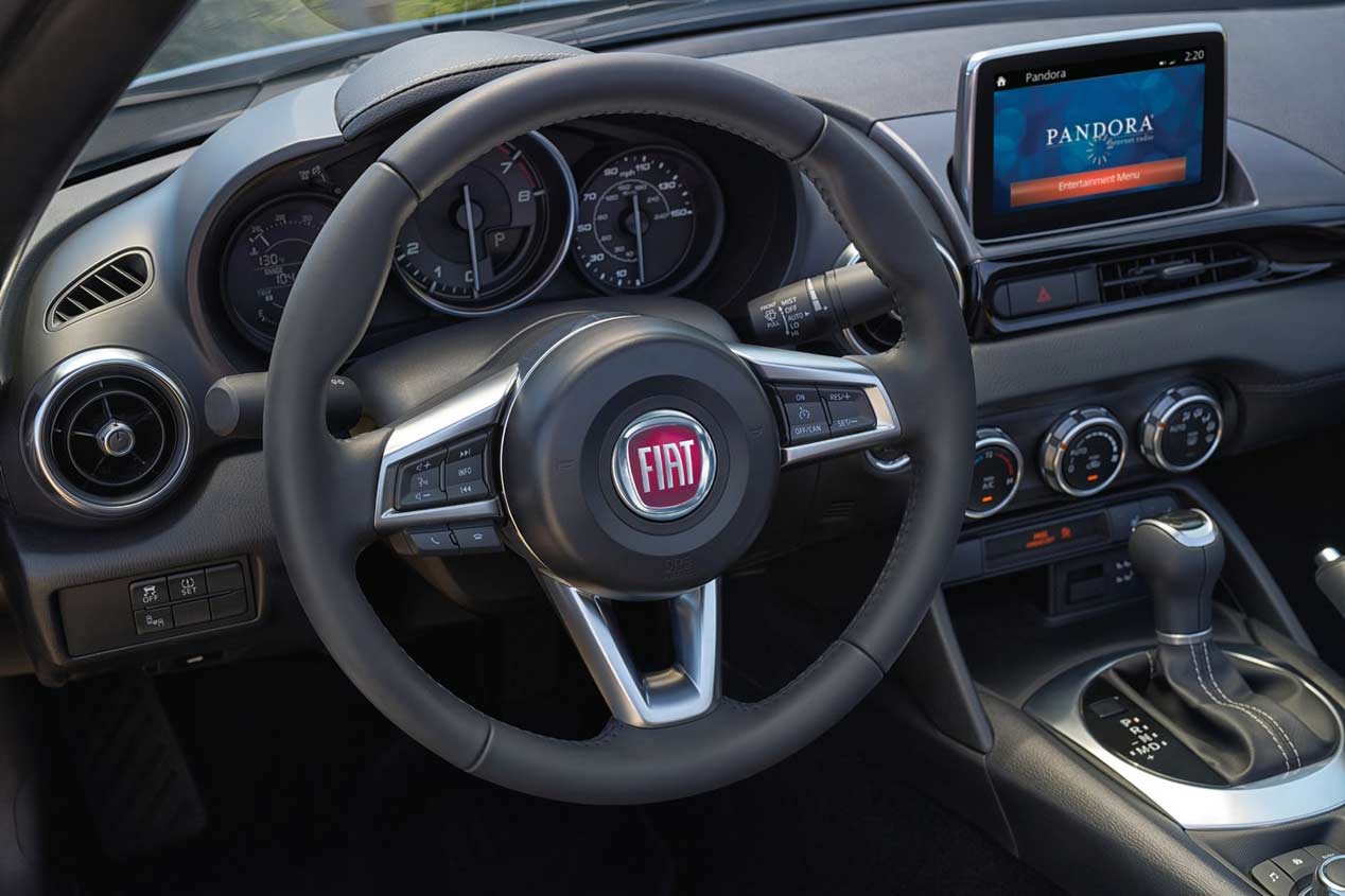 Fiat 124 Spider, las fotos de este cabrio biplaza