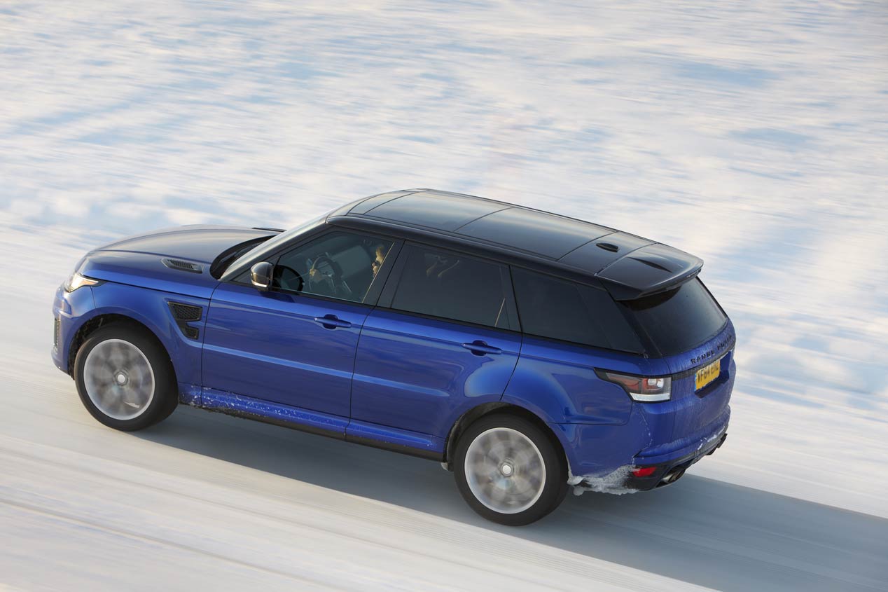 Ben Saunders pone a prueba el Range Rover Sport SVR sobre hielo