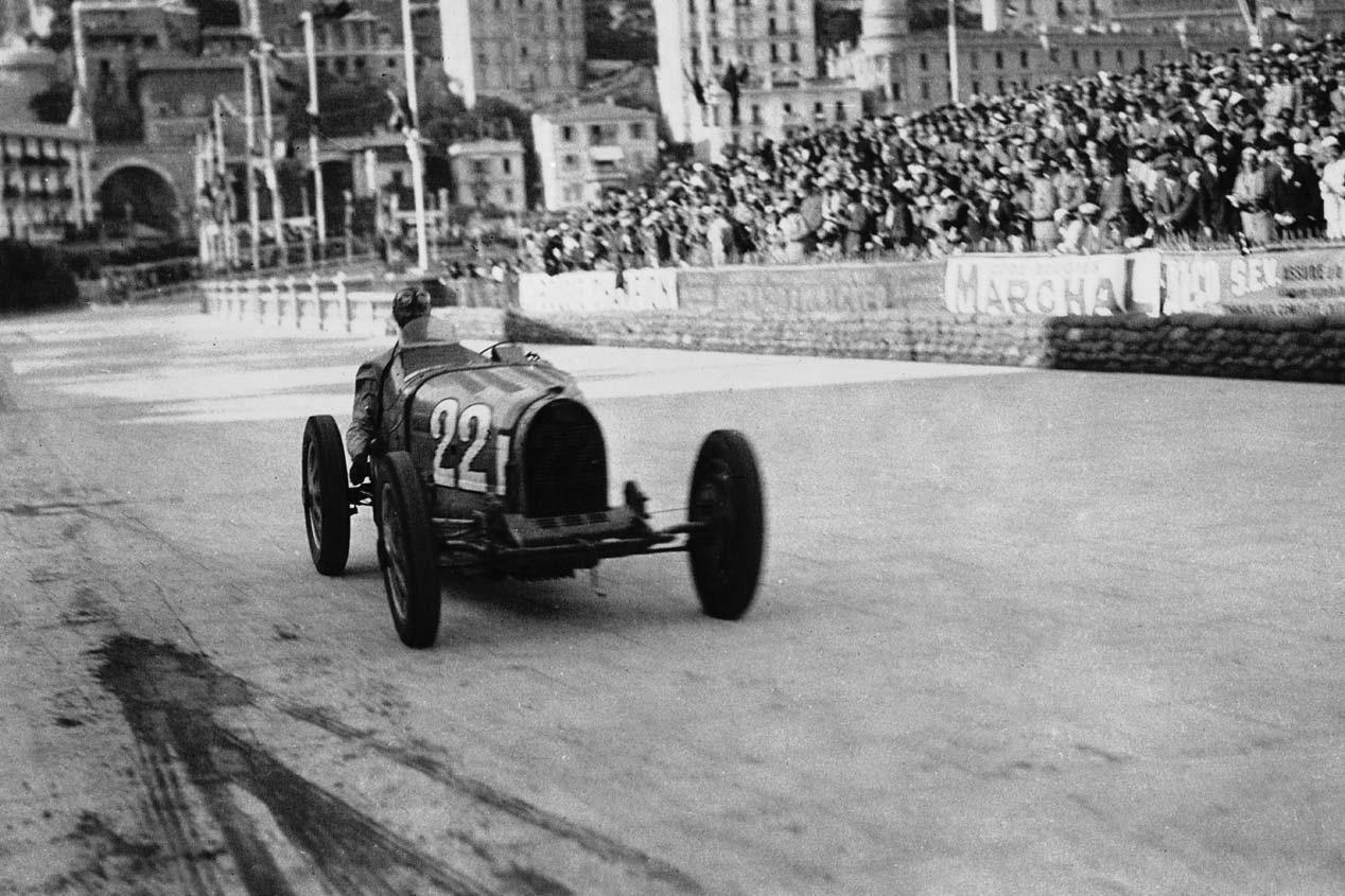 El Bugatti Chiron toma el nombre de un mítico piloto que, durante los años 1920 y 1930, ganó para Bugatti la mayoría de Grandes Premios disputados en dicho periodo.