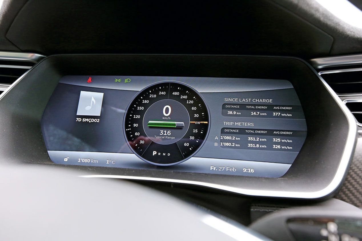Tesla Model S P85D y Mercedes CLS 63 AMG S: una carrera de aceleración