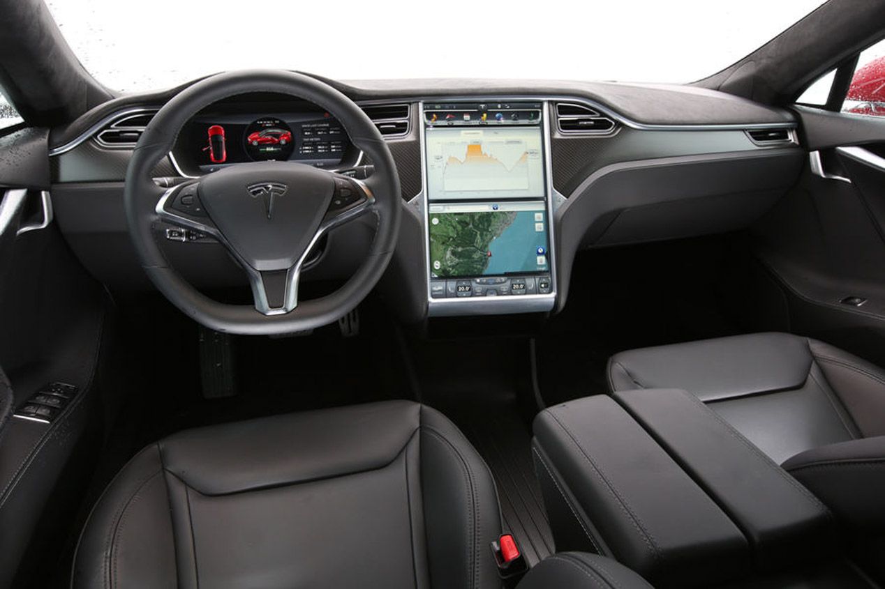 Tesla Model S P85D y Mercedes CLS 63 AMG S: una carrera de aceleración