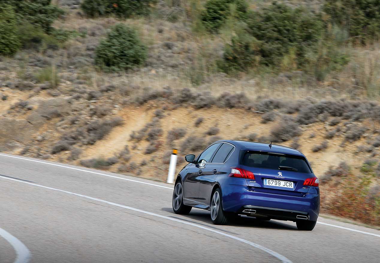 Peugeot 308 GT 2.0 BlueHDI-180 EAT6 vs Seat León FR 2.0 TDI-184, GTI de gasóleo