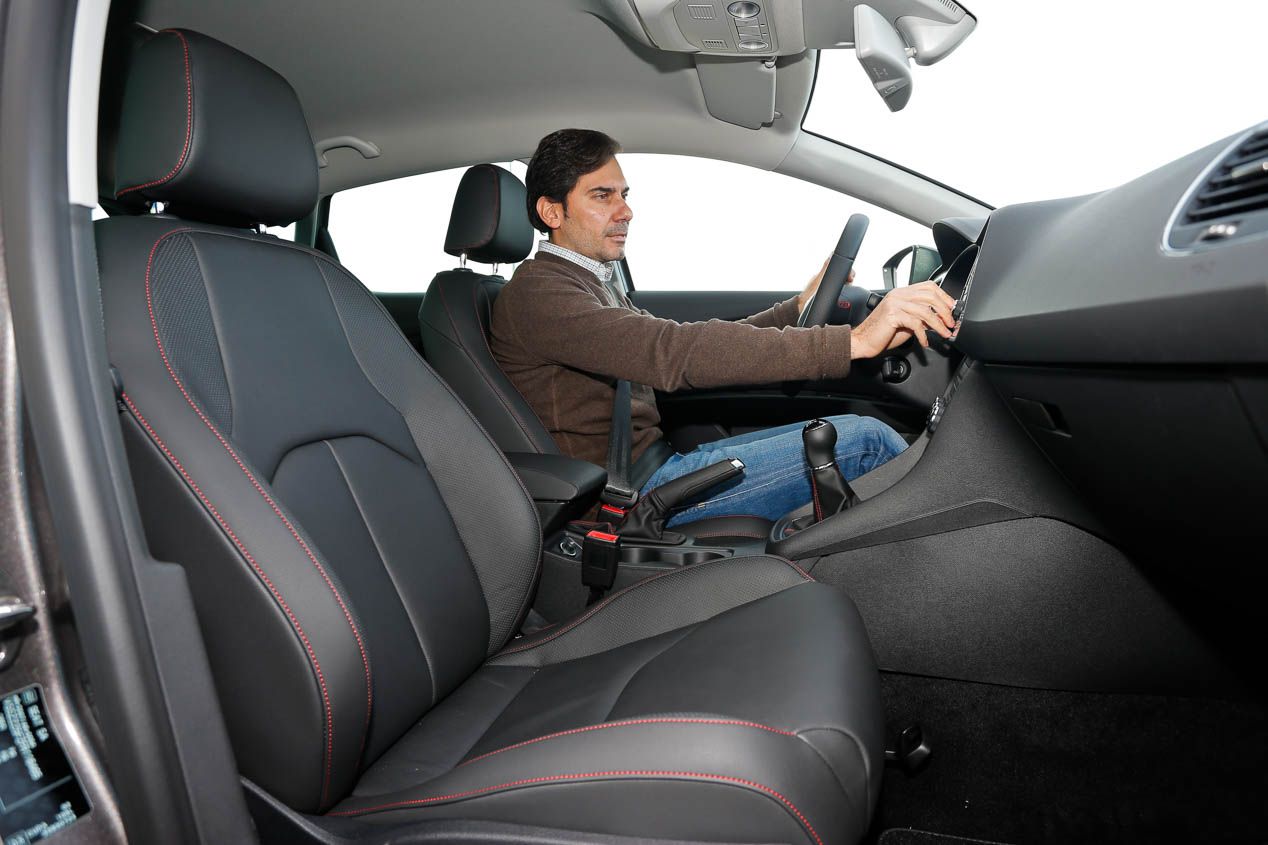 Peugeot 308 GT 2.0 BlueHDI-180 EAT6 vs Seat León FR 2.0 TDI-184, GTI de gasóleo