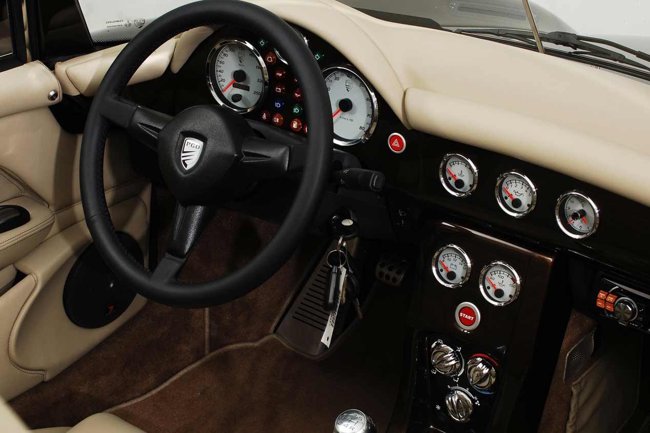 PGO y sus coches vintage en España