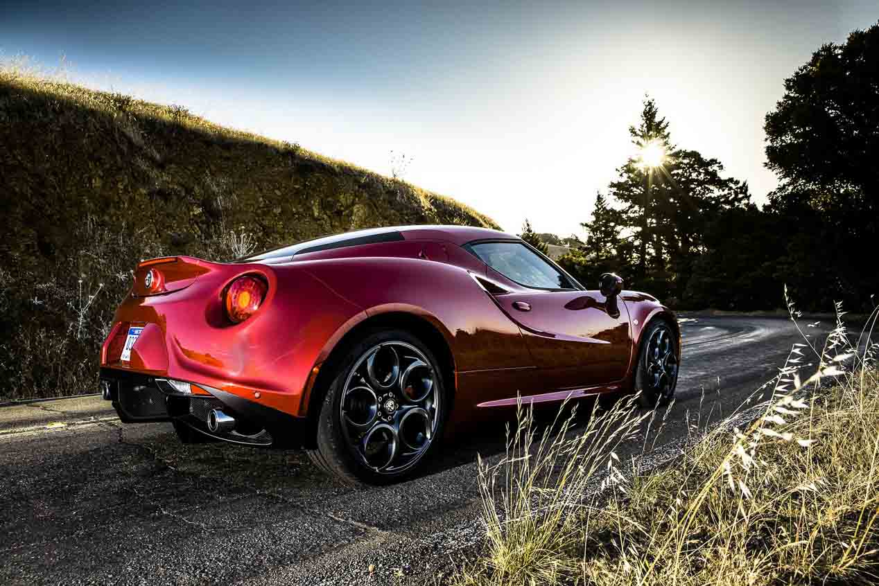 Alfa Romeo 4C y 4C Spider 2016, deportivos más equipados