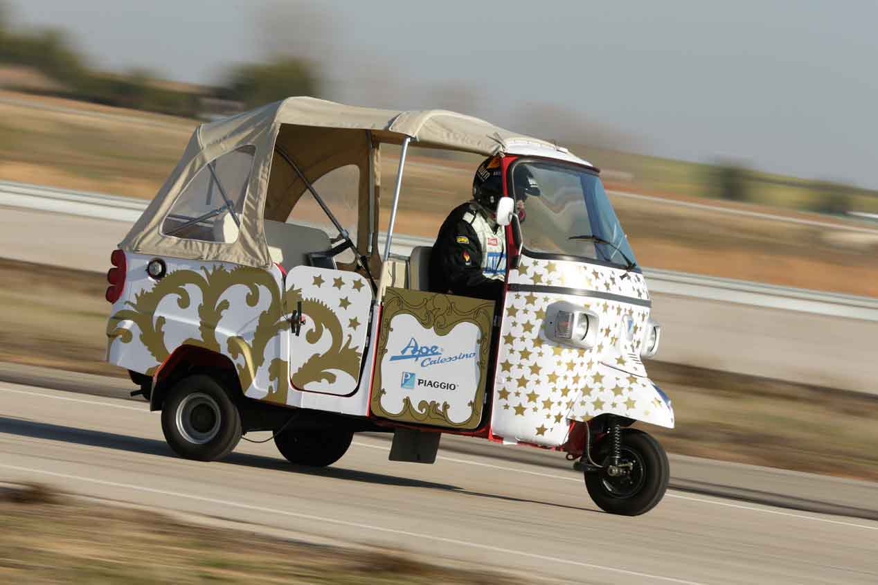 Probamos el Ape Calessino 200, ¡Vaya motocarro!