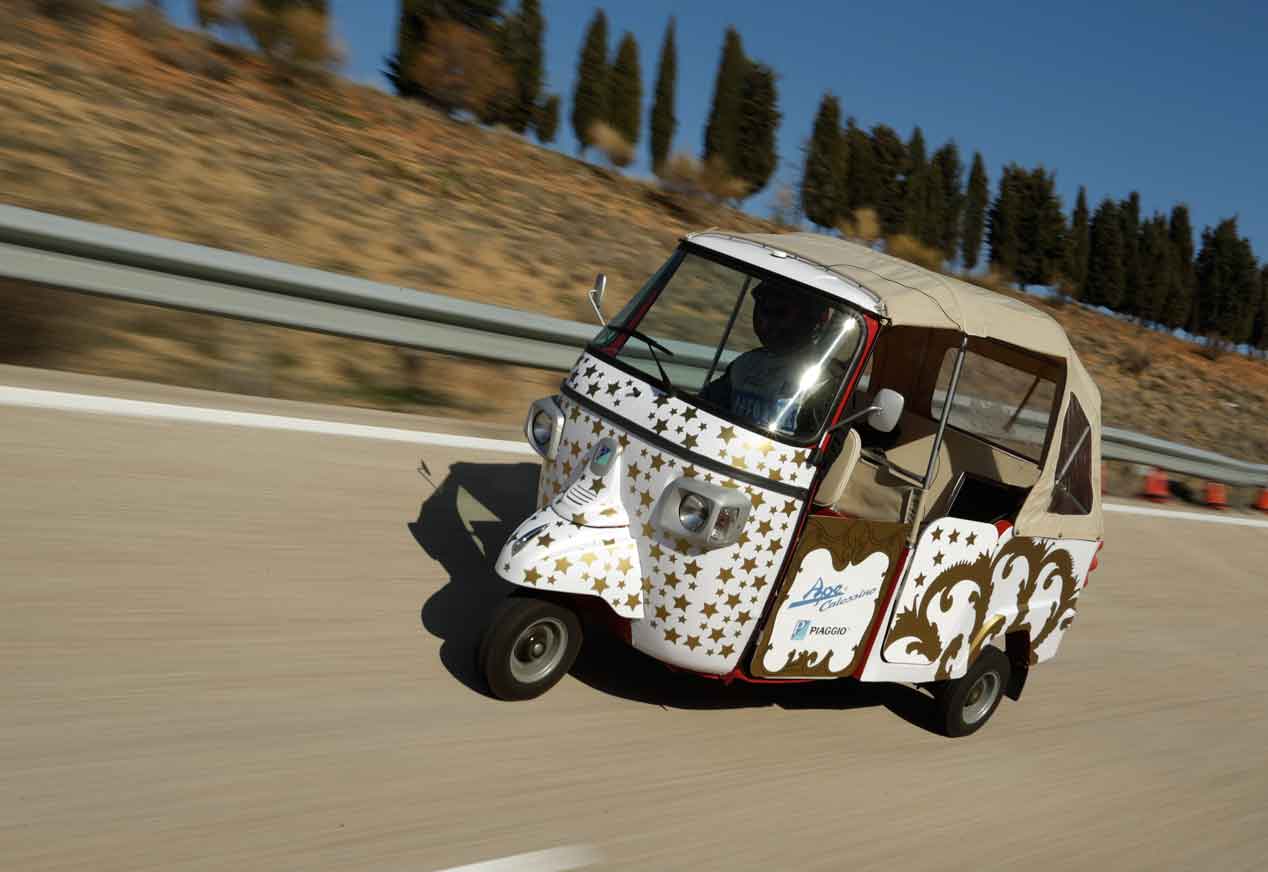 Probamos el Ape Calessino 200, ¡Vaya motocarro!