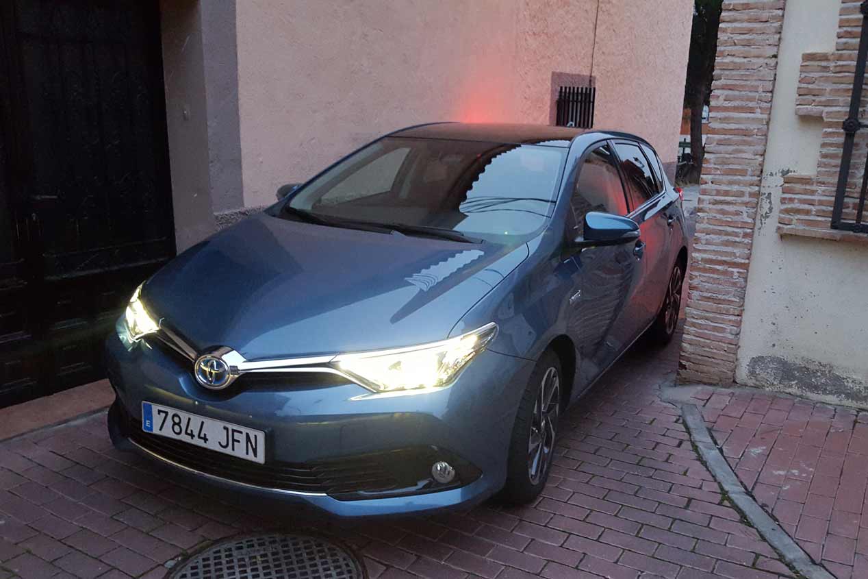 Toyota Auris Hybrid, acostúmbrate a pensar en verde