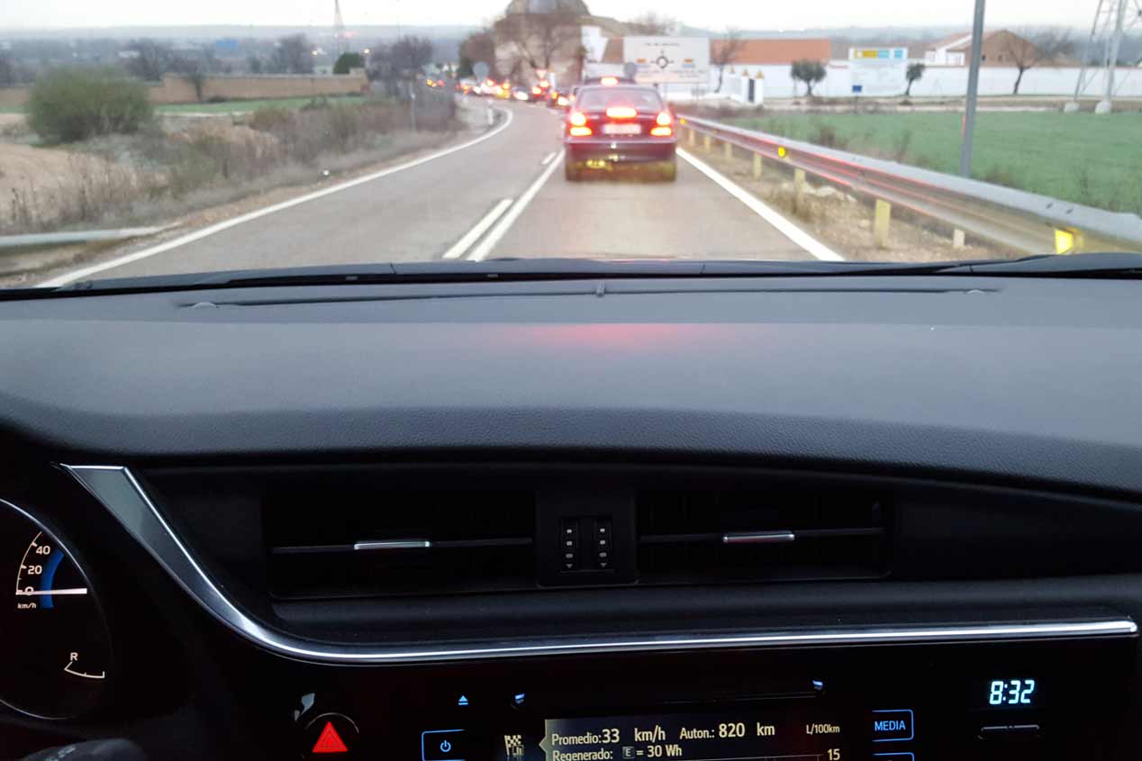 Toyota Auris Hybrid, acostúmbrate a pensar en verde