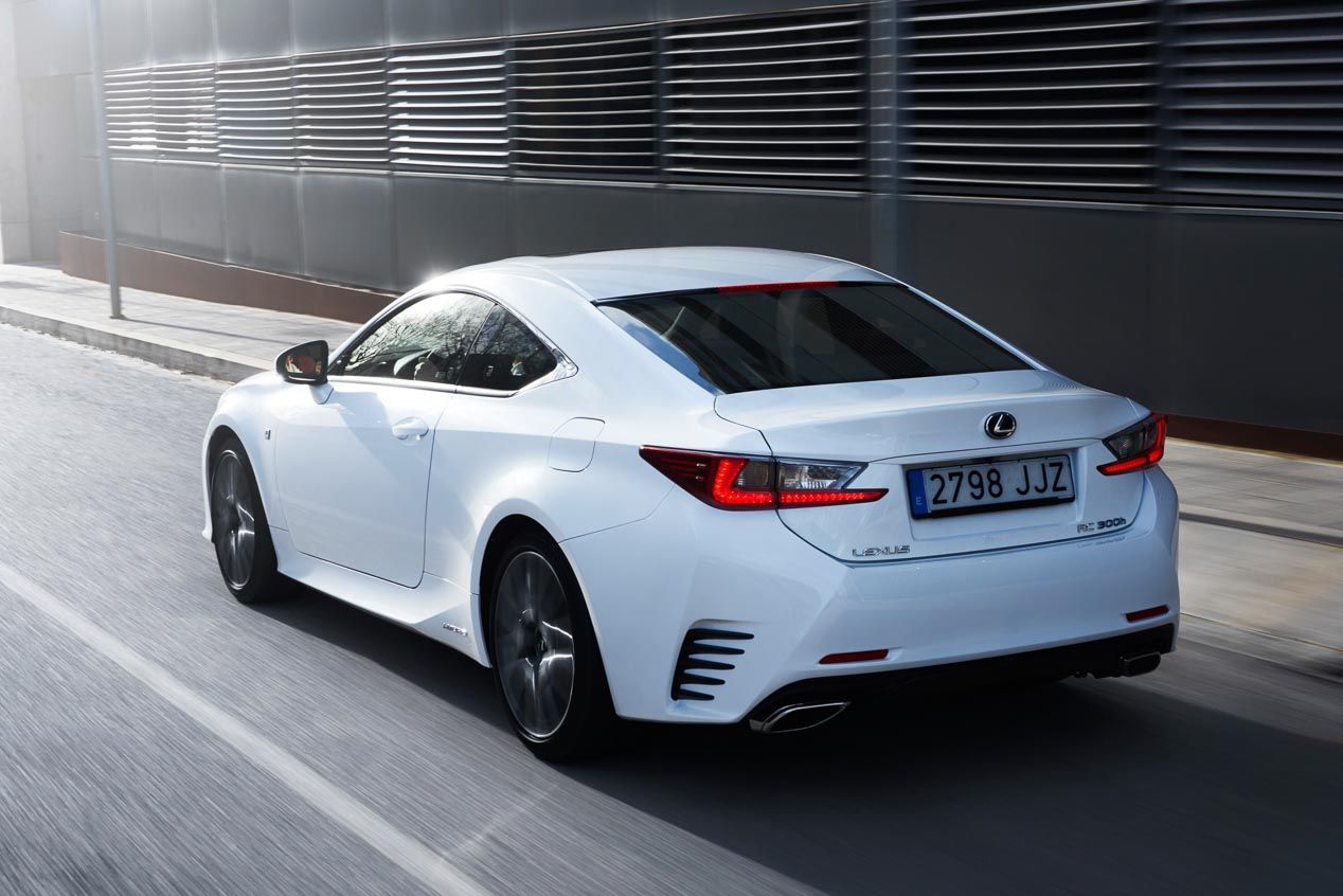 Lexus RC 300h, coupé híbrido de lujo