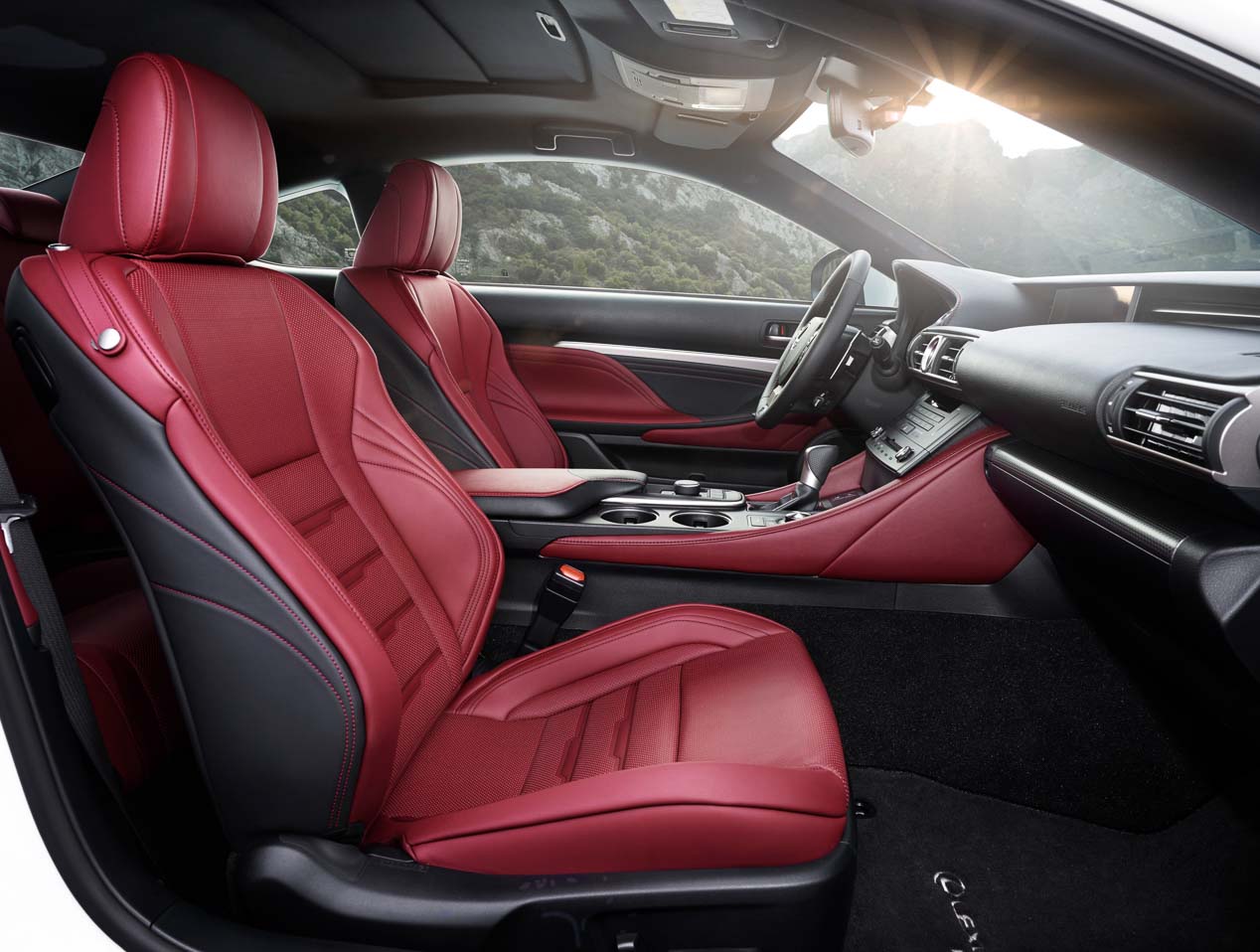 Lexus RC 300h, coupé híbrido de lujo