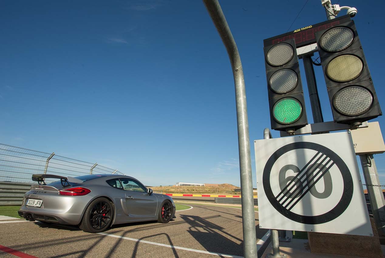 Porsche Cayman GT4