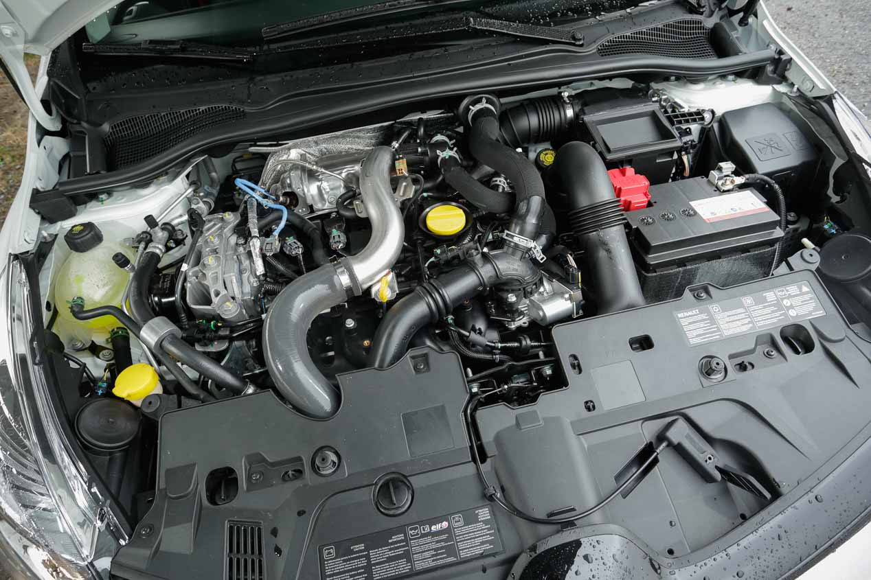 Comparativa Peugeot 208 GTi by PS vs Renault Clio RS Trophy