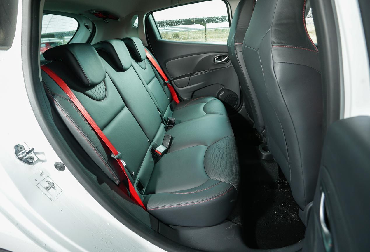 Comparativa Peugeot 208 GTi by PS vs Renault Clio RS Trophy