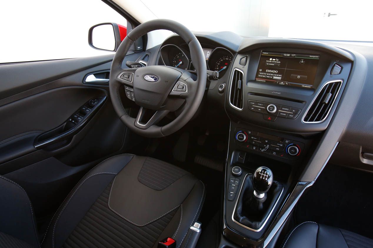 Ford Focus 1.5 TDCi/120, Peugeot 308 1.2 Pure Tech/130 y Toyota Auris Hybrid, ¿gasolina, Diésel o híbrido?